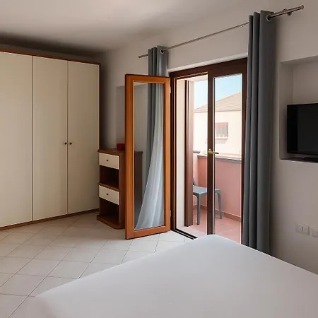 Annalisa Flat